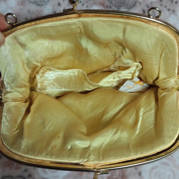 *Price drop *Vintage purse by Laura - Picture 2 of 4